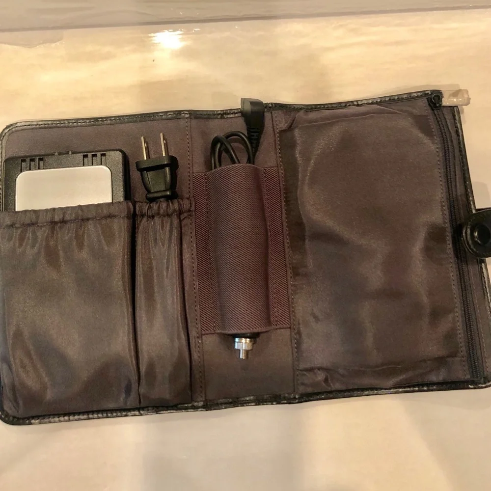 New Tumi Ultra SLIM Universal Power Adapter Kit - Picture 3 of 4